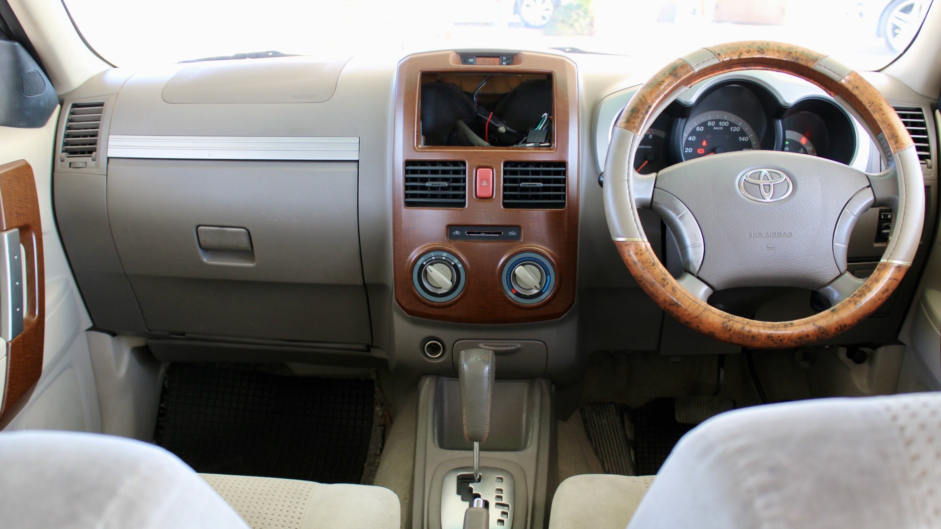 
								2008 Toyota Rush (6 Seater) full									