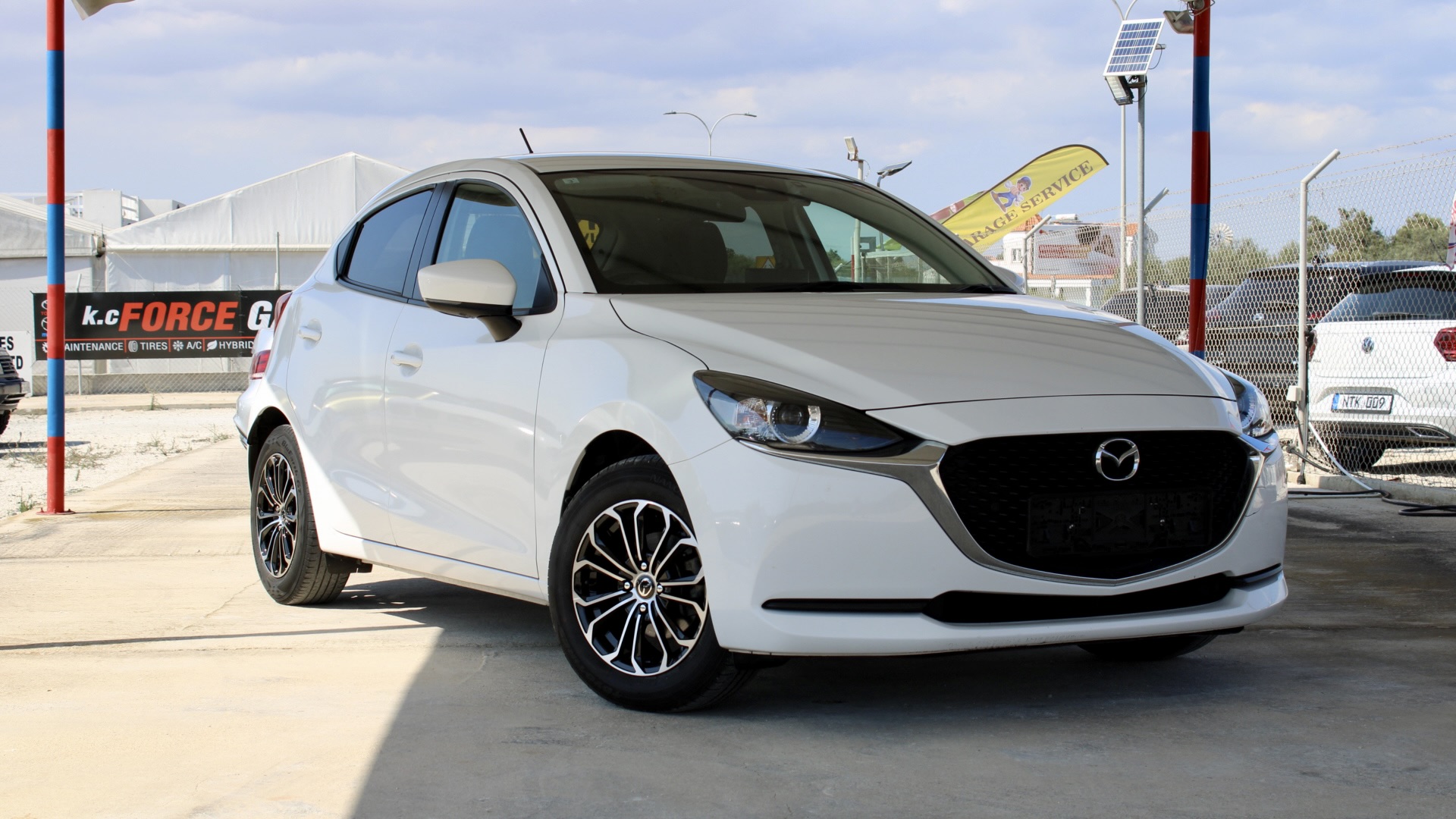 
								Mazda 2 Skyactiv-G full									