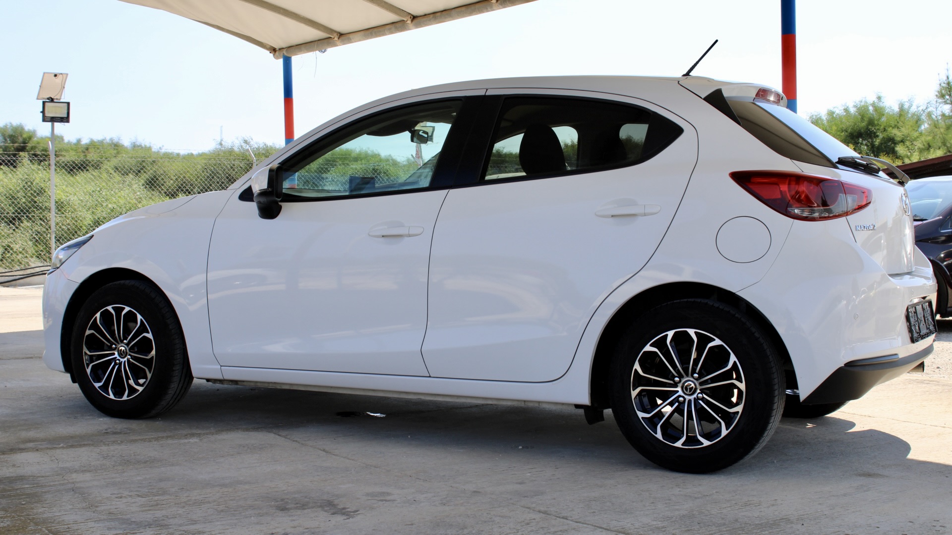 
								Mazda 2 Skyactiv-G full									
