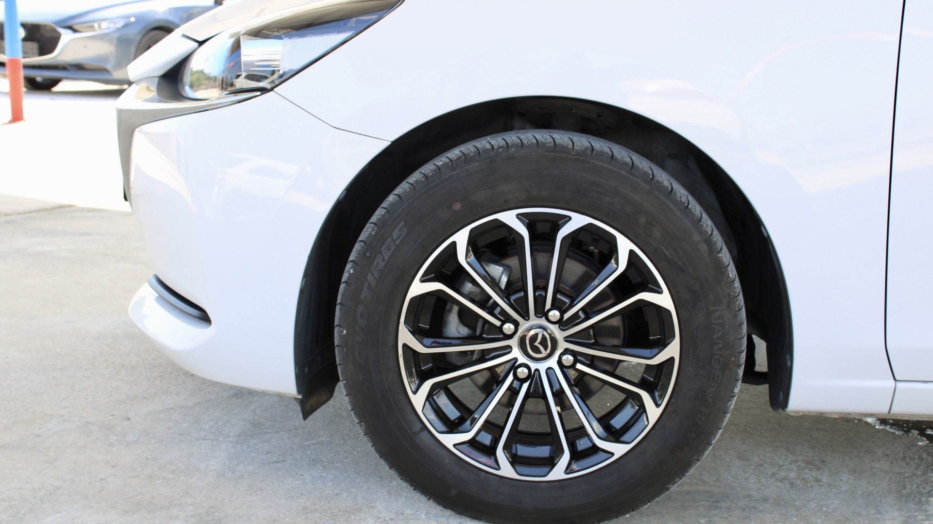 
								Mazda 2 Skyactiv-G full									