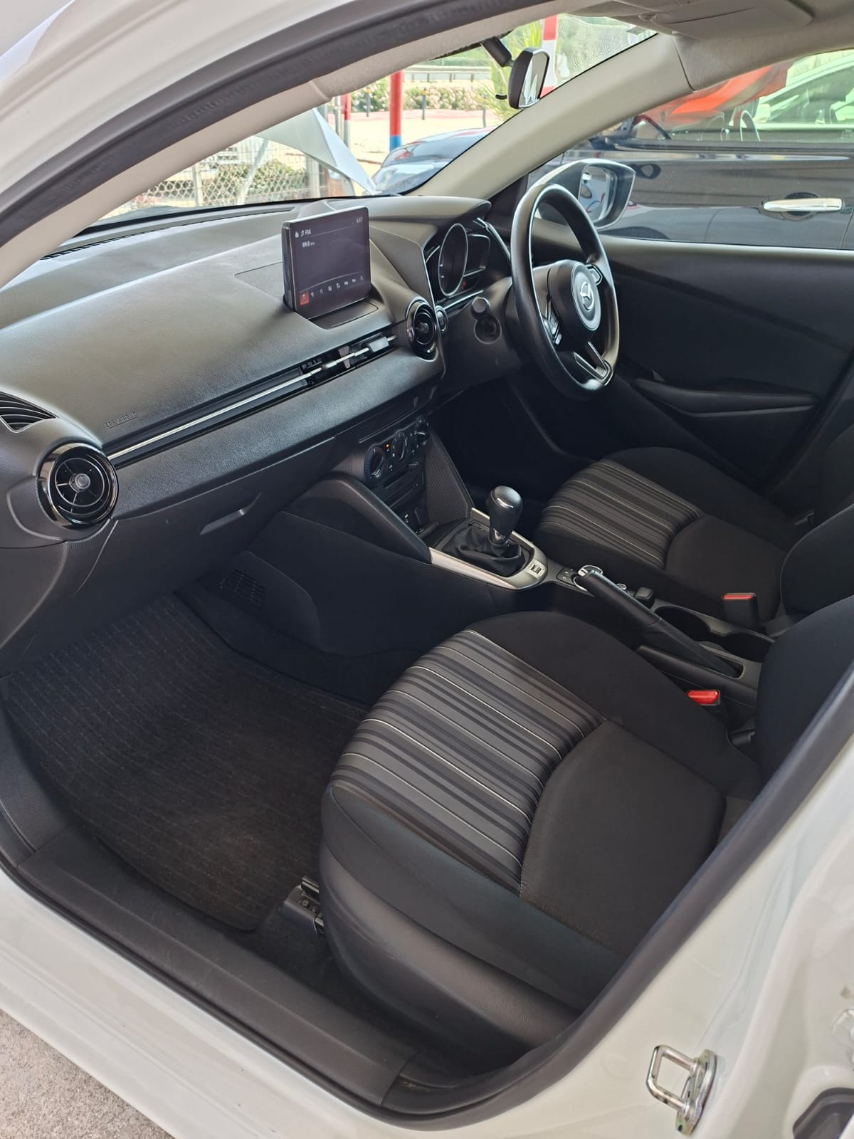 
								Mazda 2 2023 full									