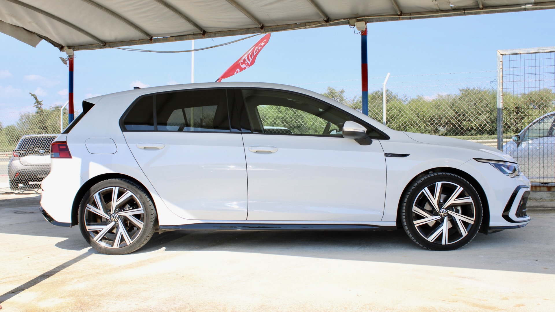 
								Volkswagen Golf eTSI R-Line full									