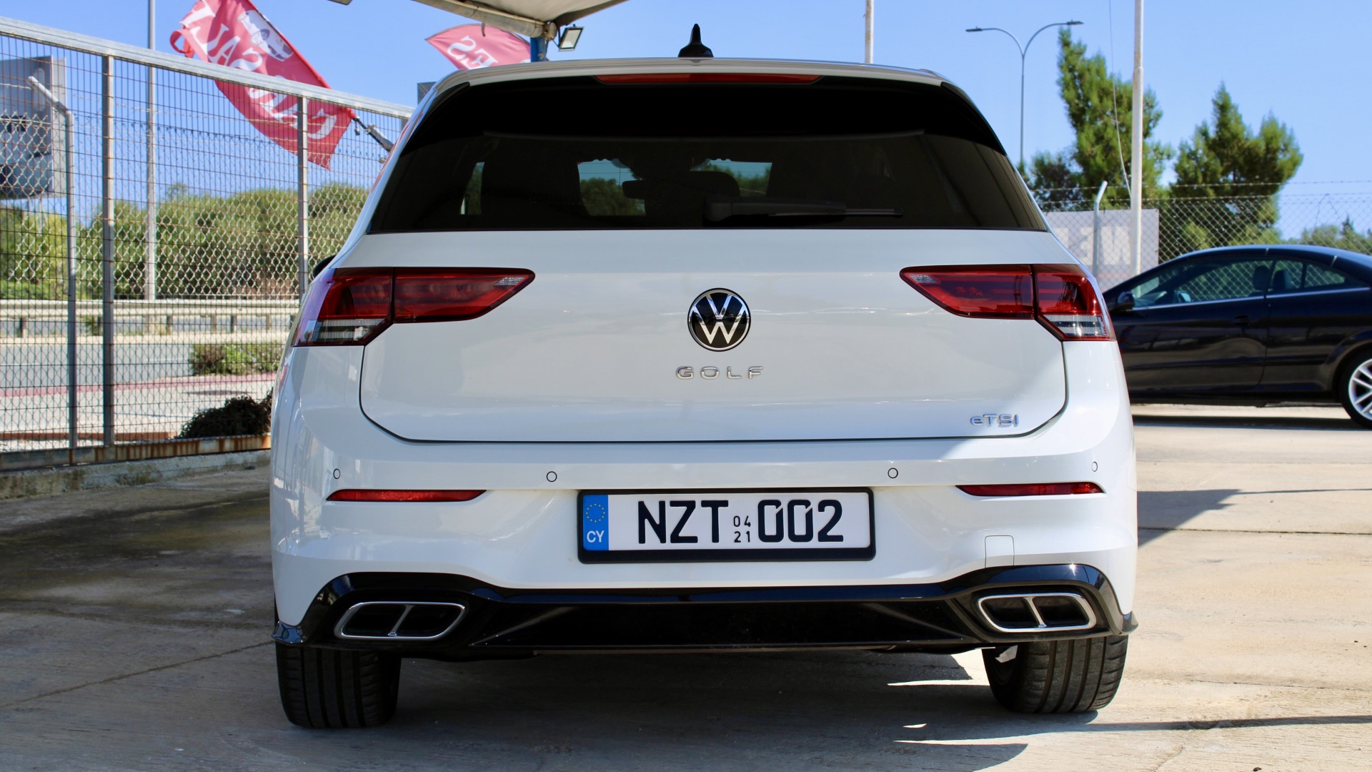 
								Volkswagen Golf eTSI R-Line full									