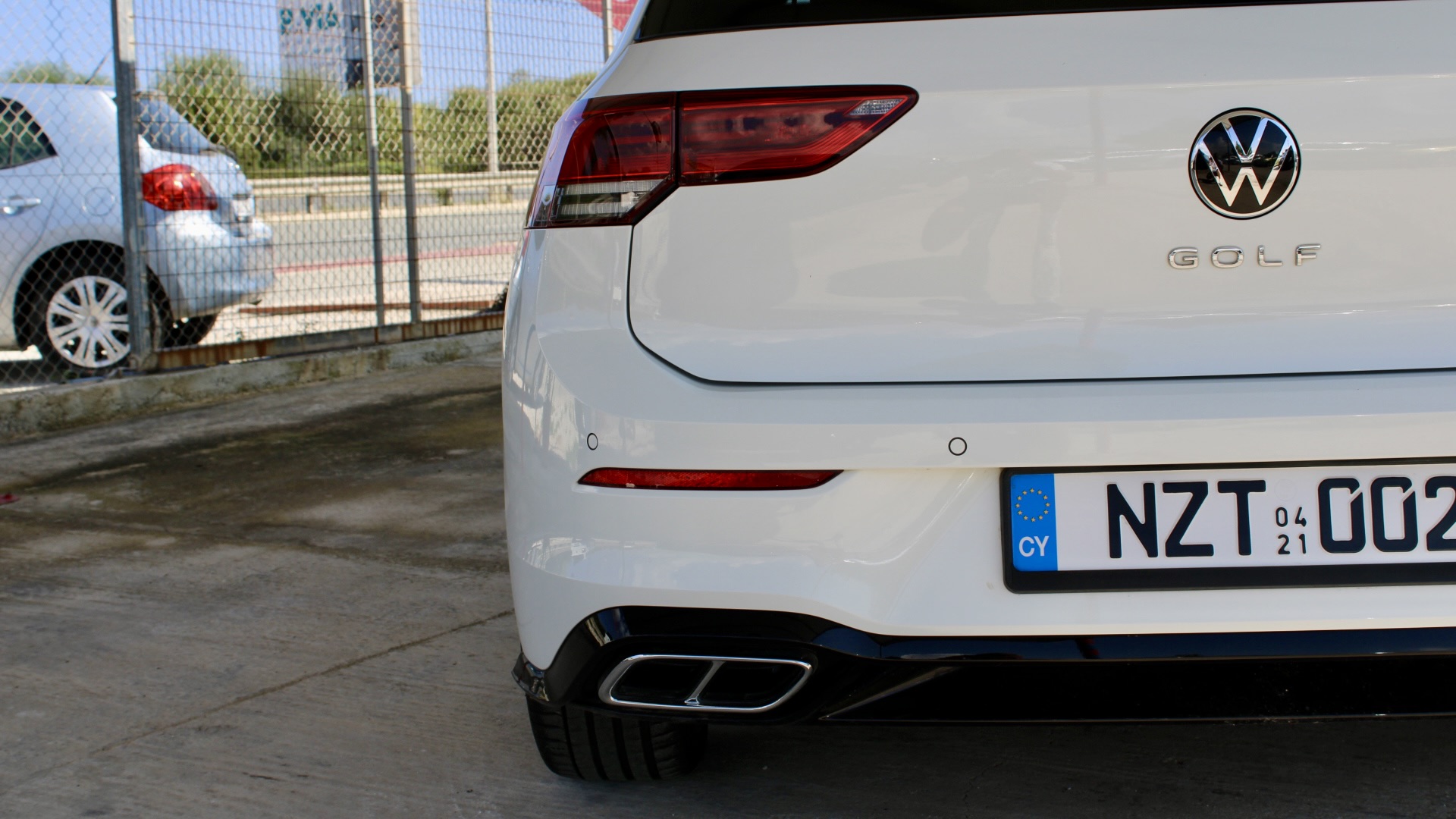 
								Volkswagen Golf eTSI R-Line full									