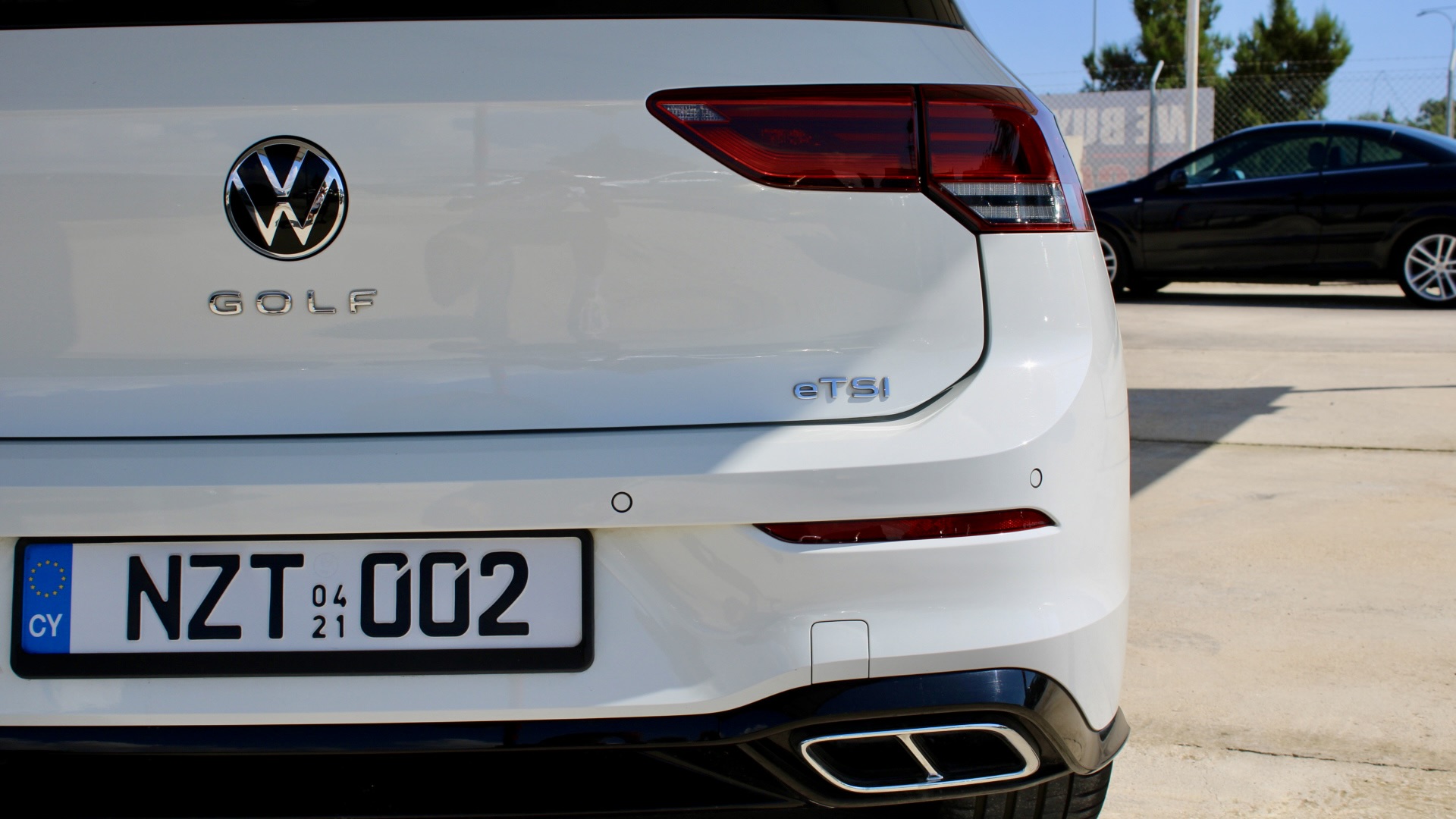 
								Volkswagen Golf eTSI R-Line full									