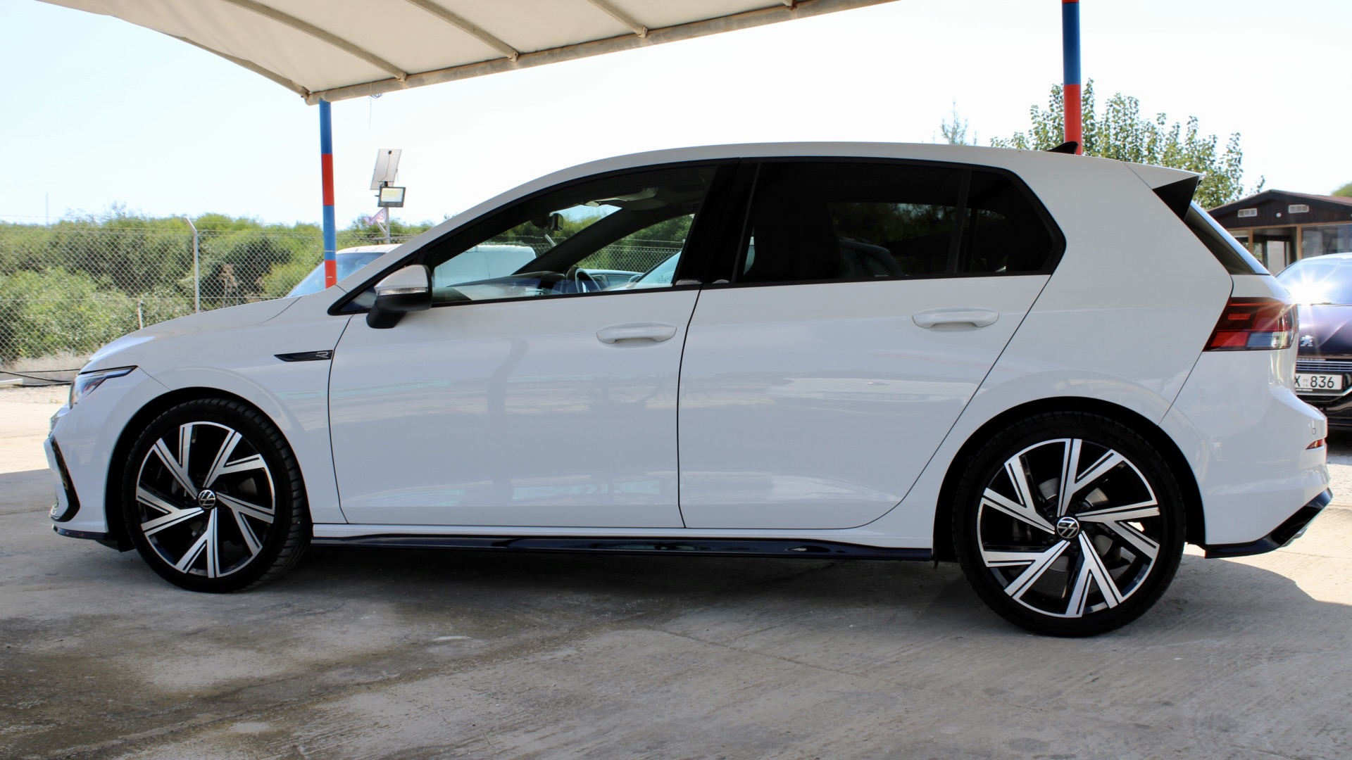 
								Volkswagen Golf eTSI R-Line full									