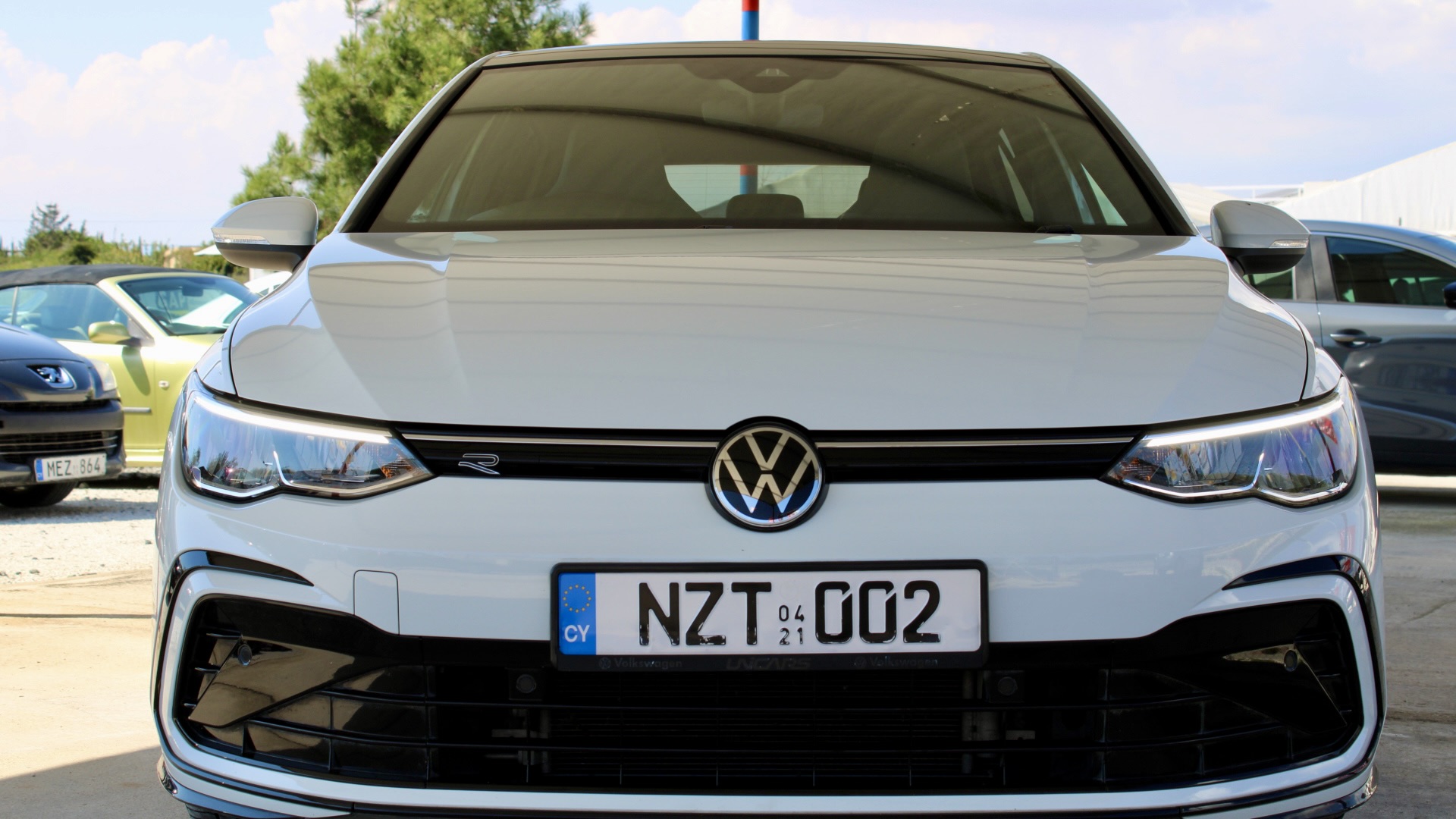 
								Volkswagen Golf eTSI R-Line full									