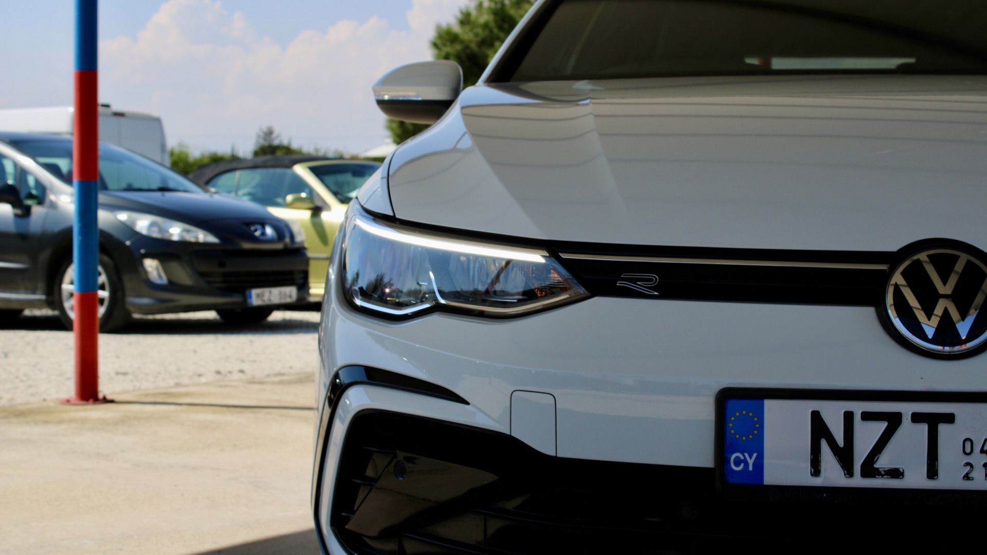 
								Volkswagen Golf eTSI R-Line full									