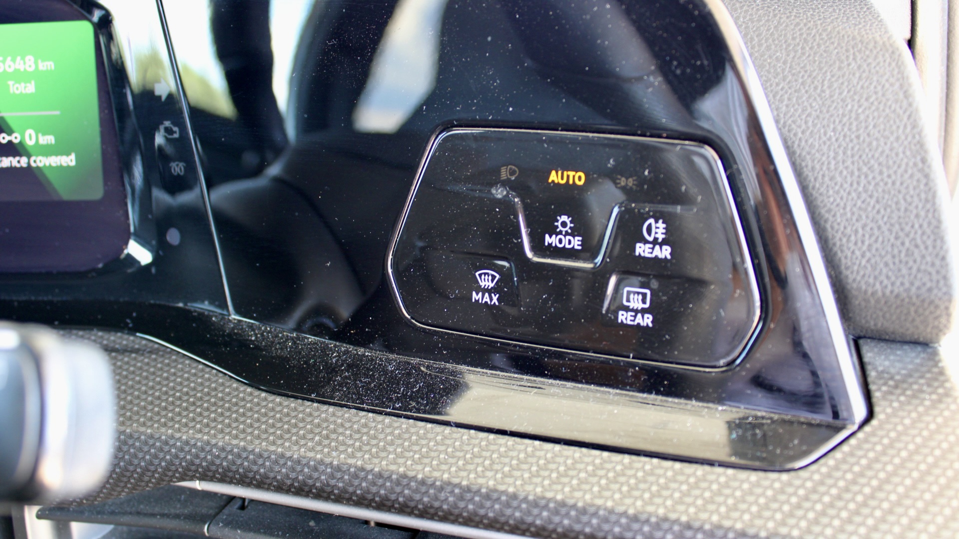
								Volkswagen Golf eTSI R-Line full									