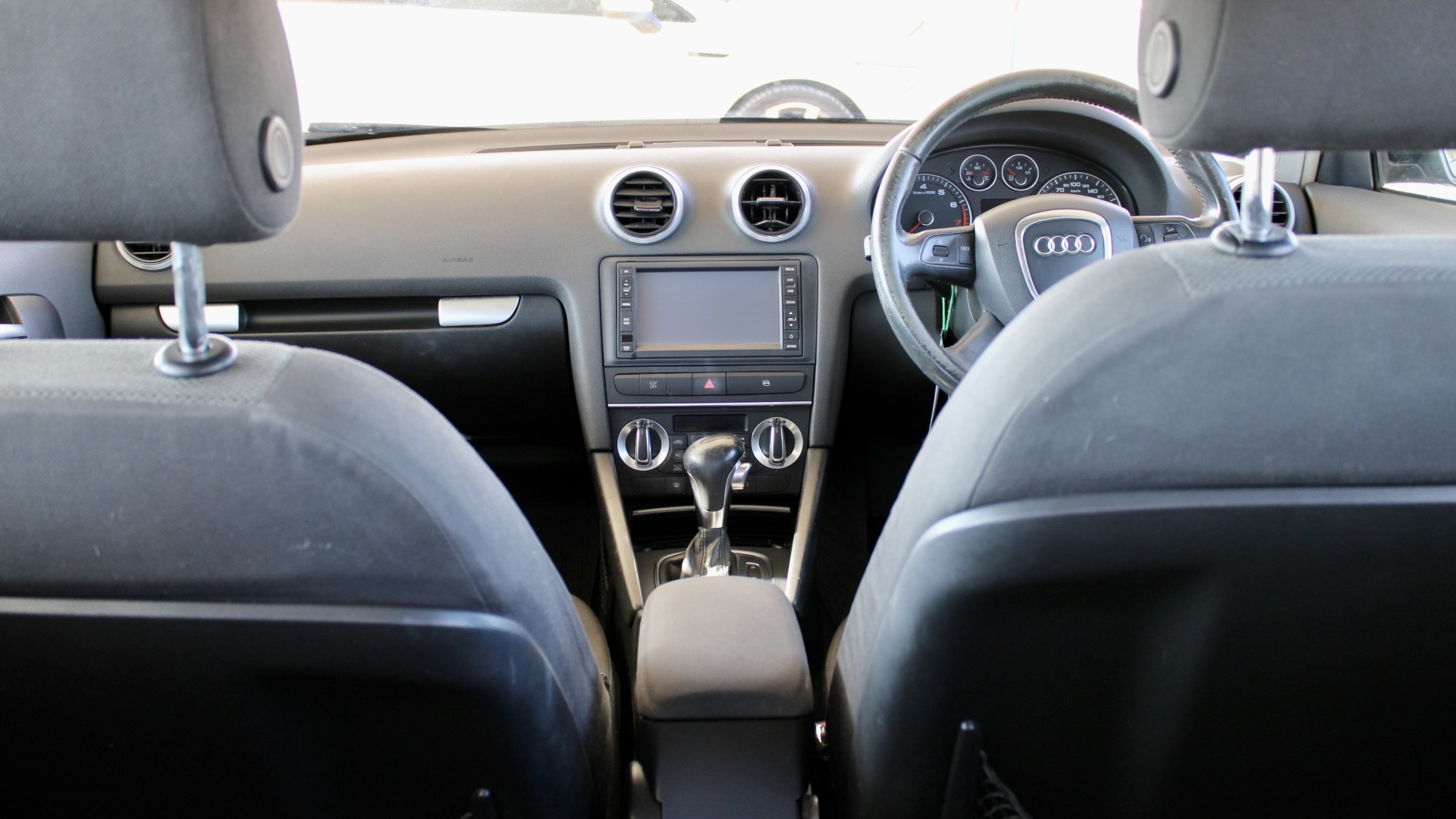 
								Audi A3 1.4 TFSI full									