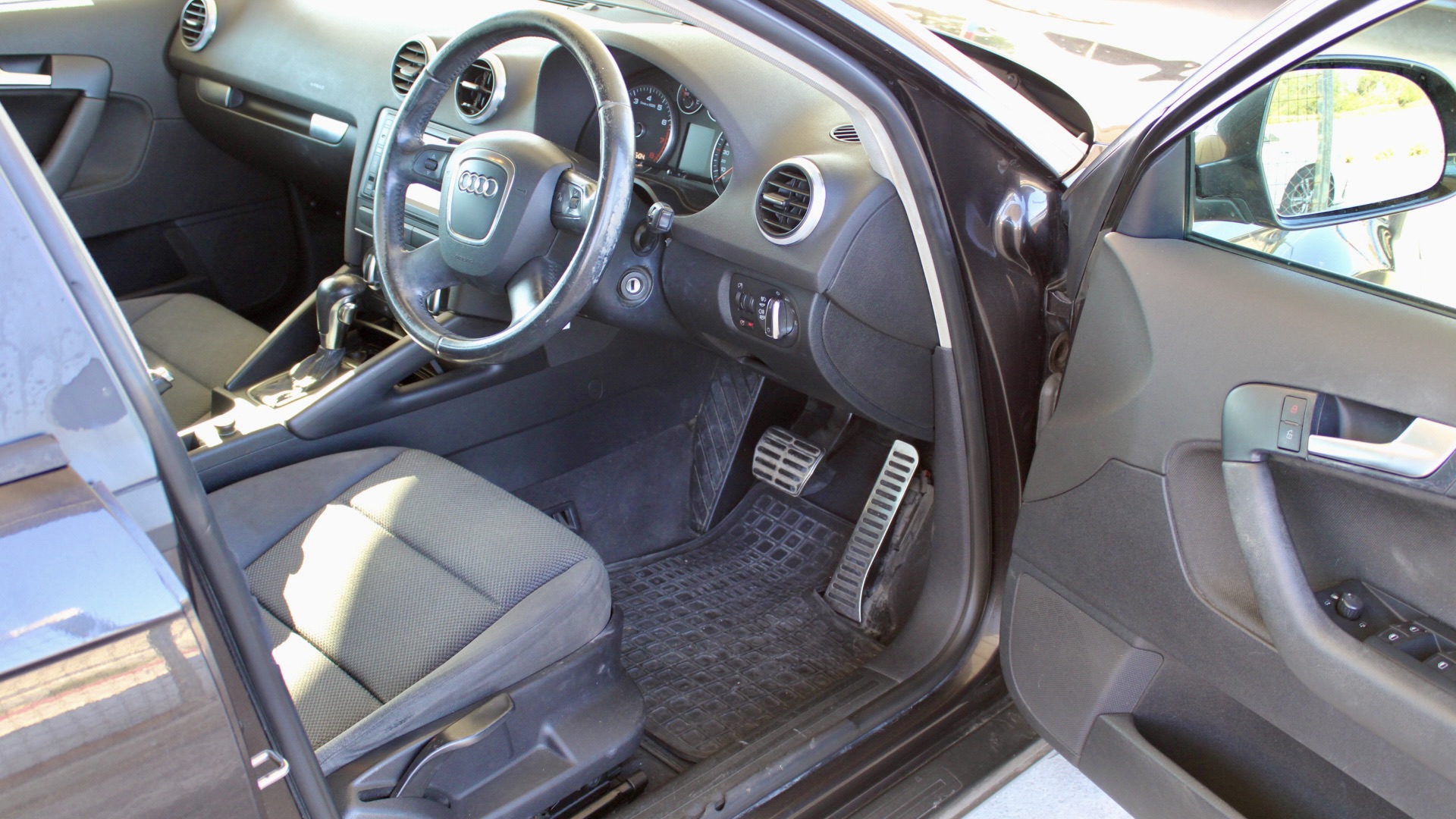 
								Audi A3 1.4 TFSI full									