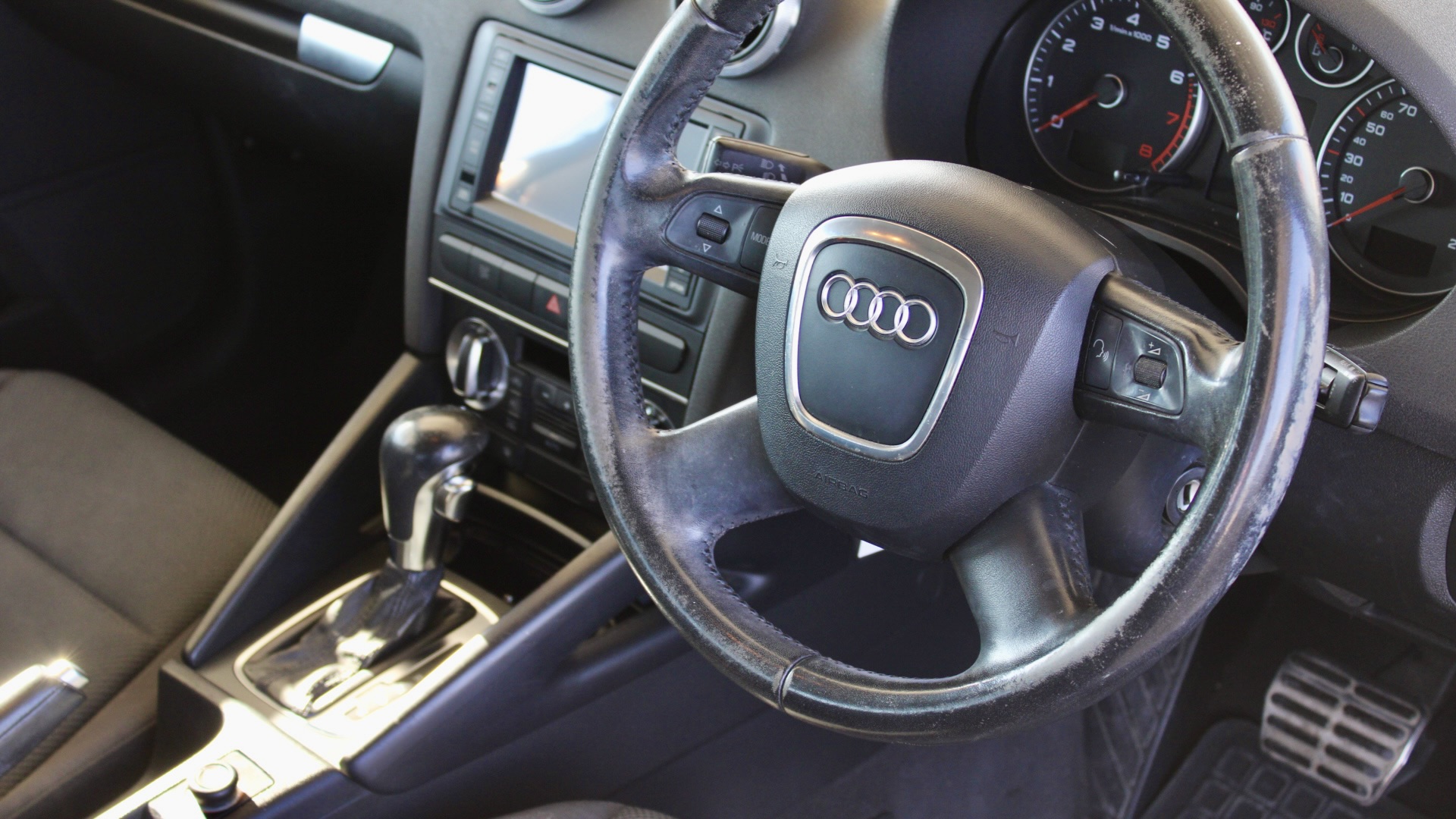 
								Audi A3 1.4 TFSI full									