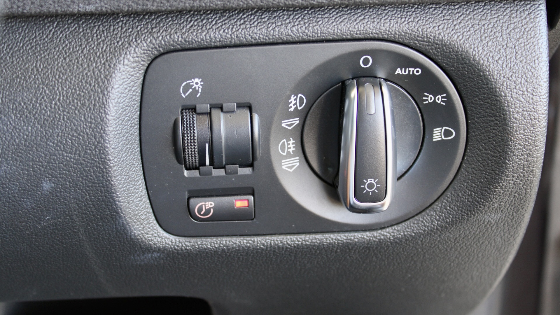 
								Audi A3 1.4 TFSI full									