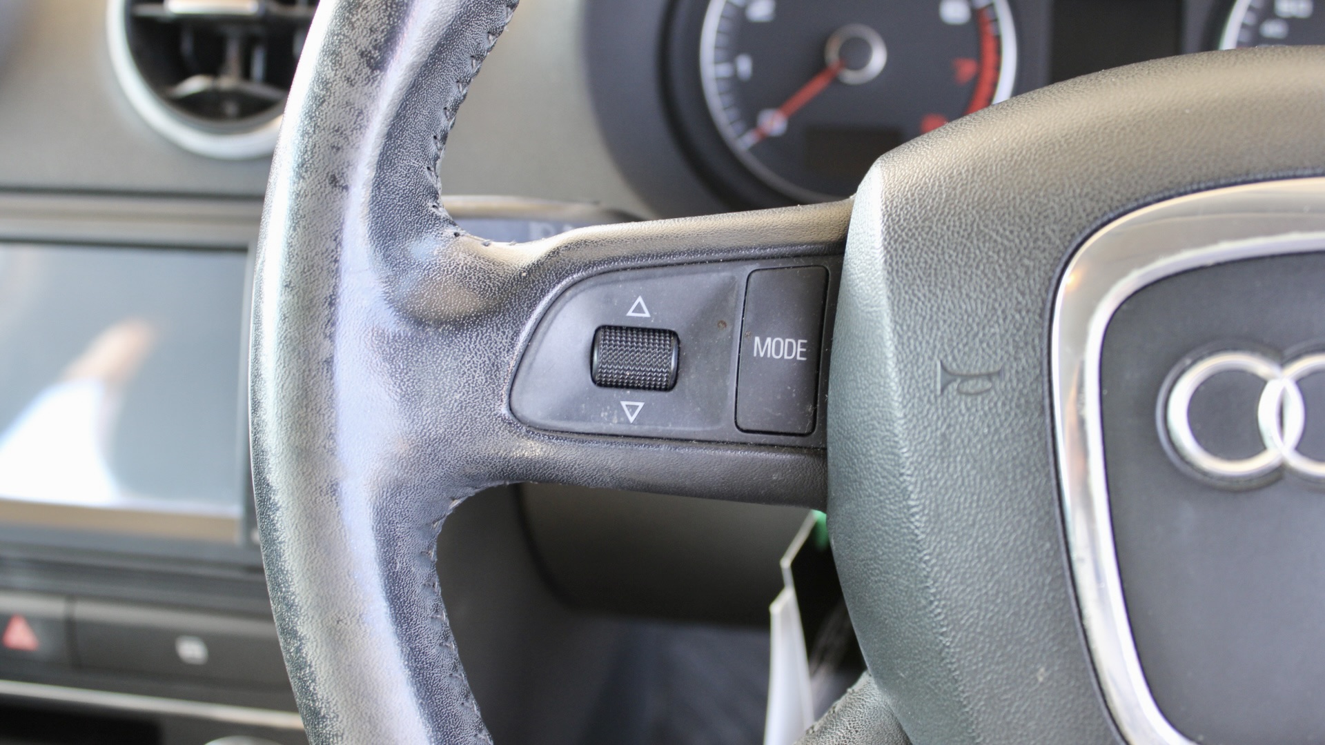 
								Audi A3 1.4 TFSI full									
