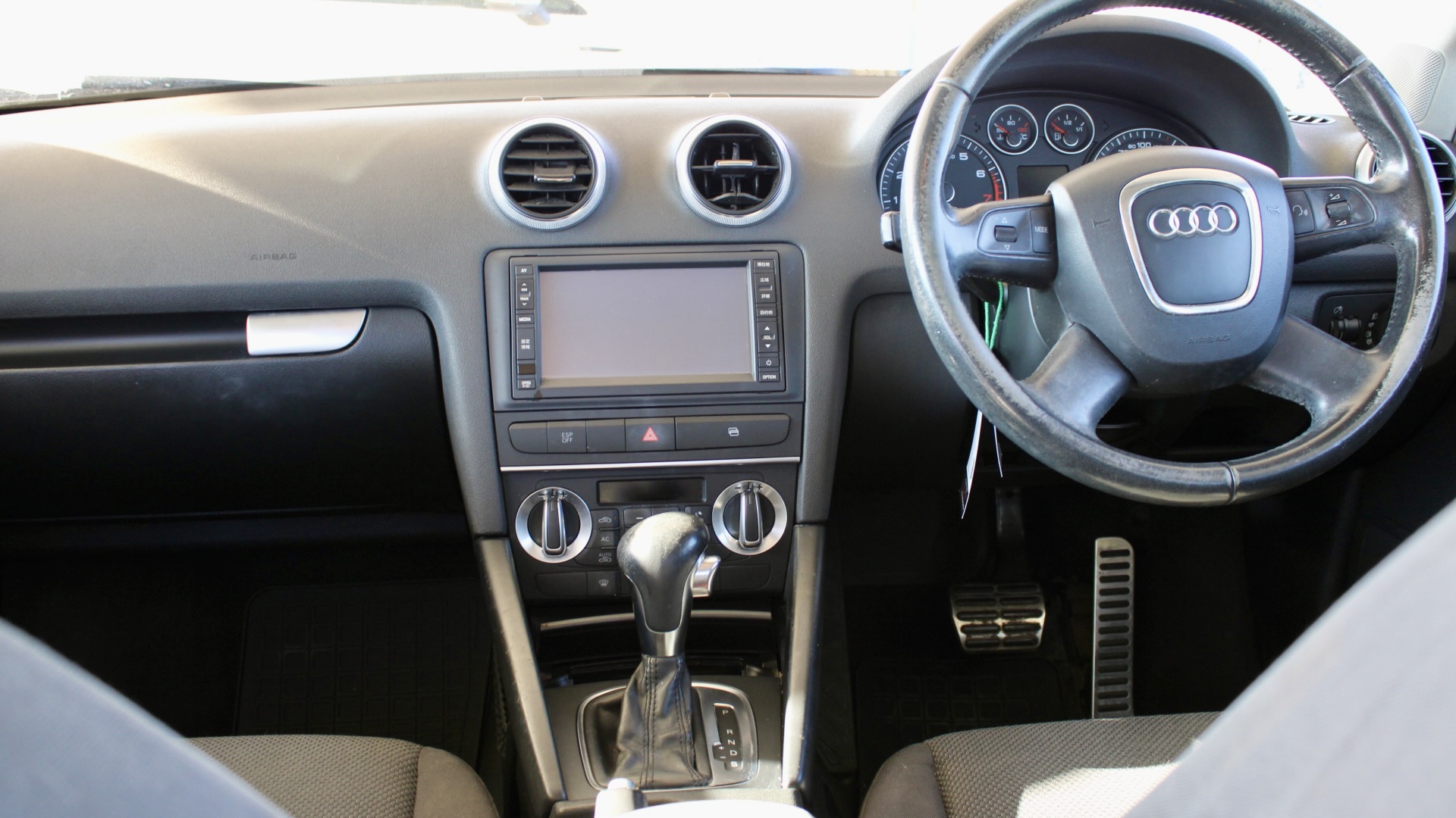 
								Audi A3 1.4 TFSI full									