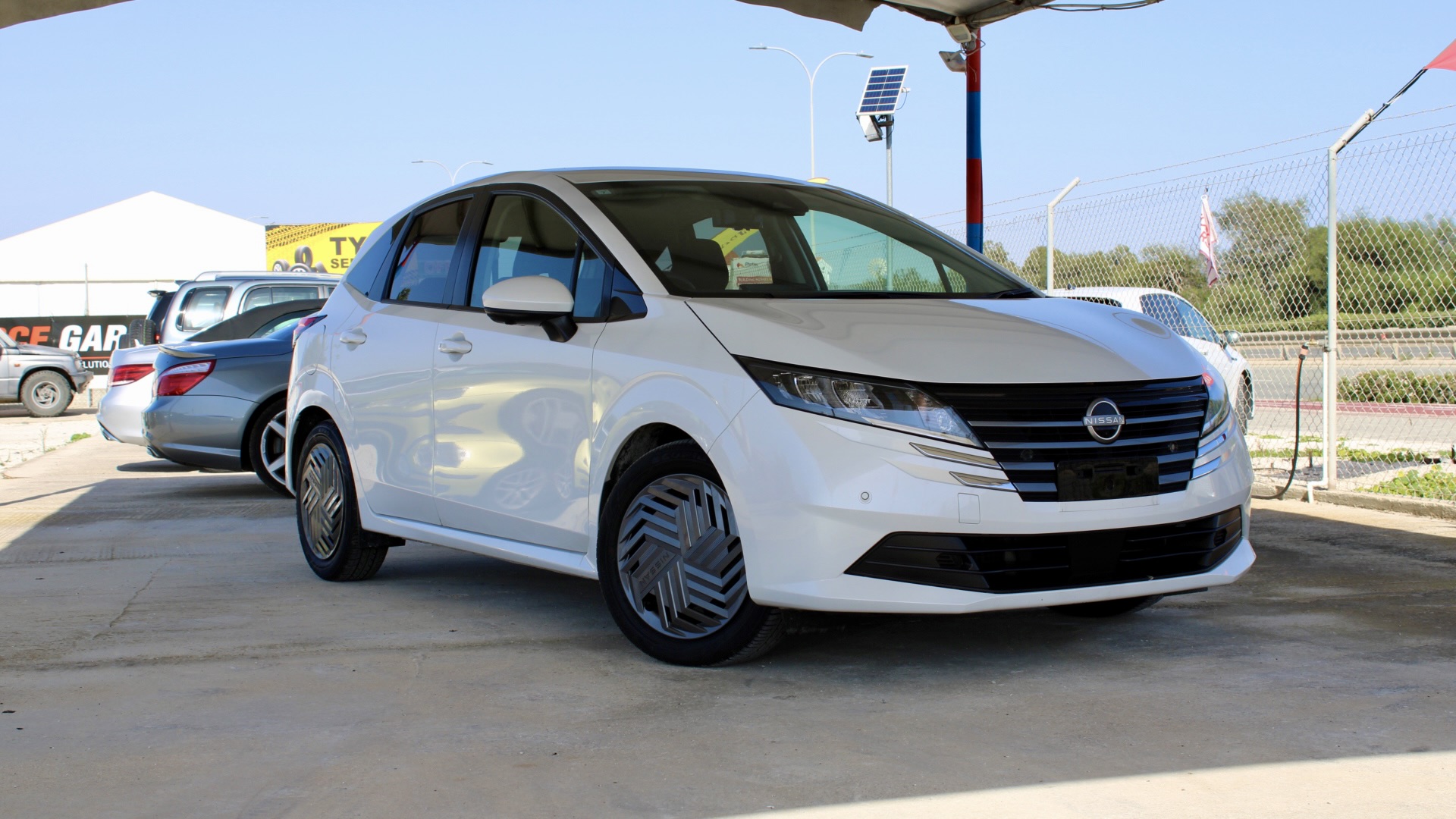 
								2025 Nissan Note e-POWER 1.2 Hybrid full									