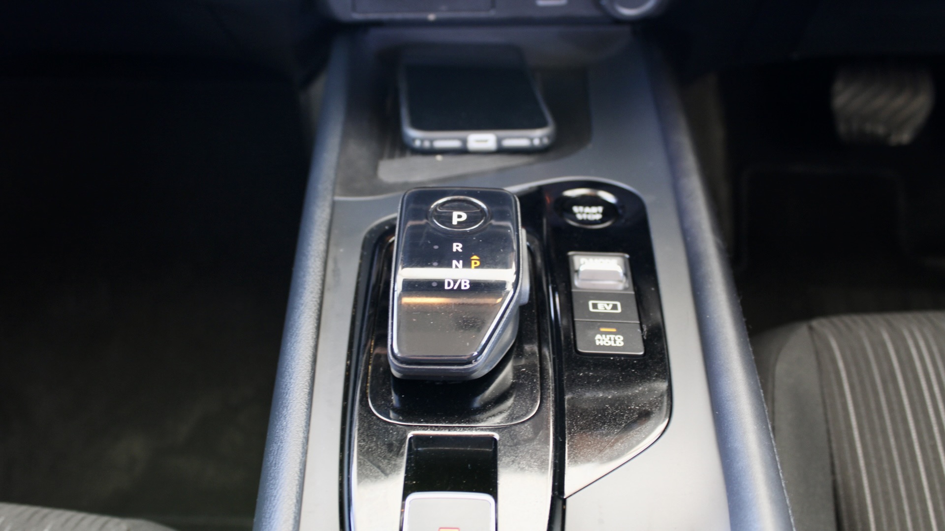 
								2025 Nissan Note e-POWER 1.2 Hybrid full									