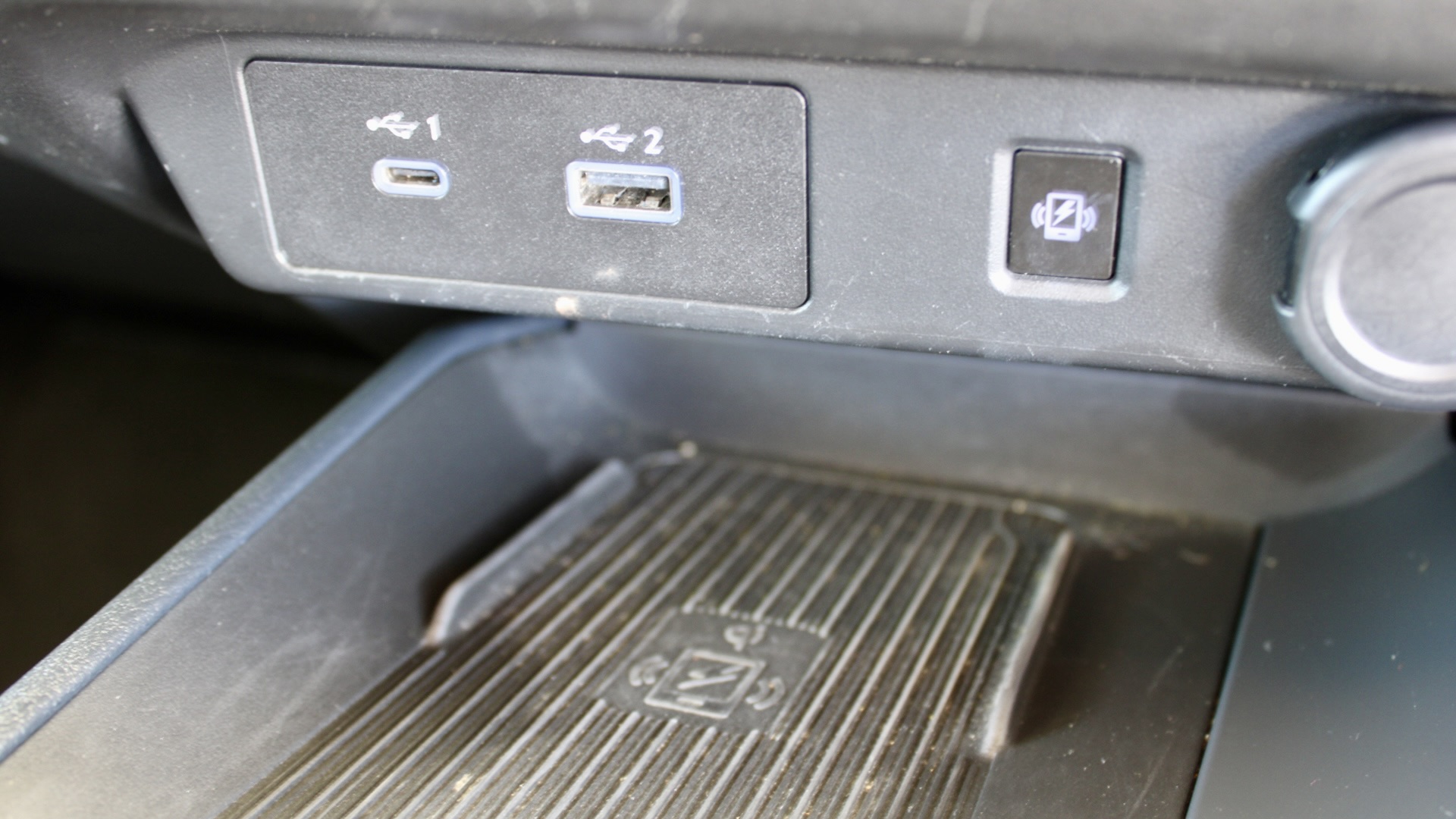 
								2025 Nissan Note e-POWER 1.2 Hybrid full									