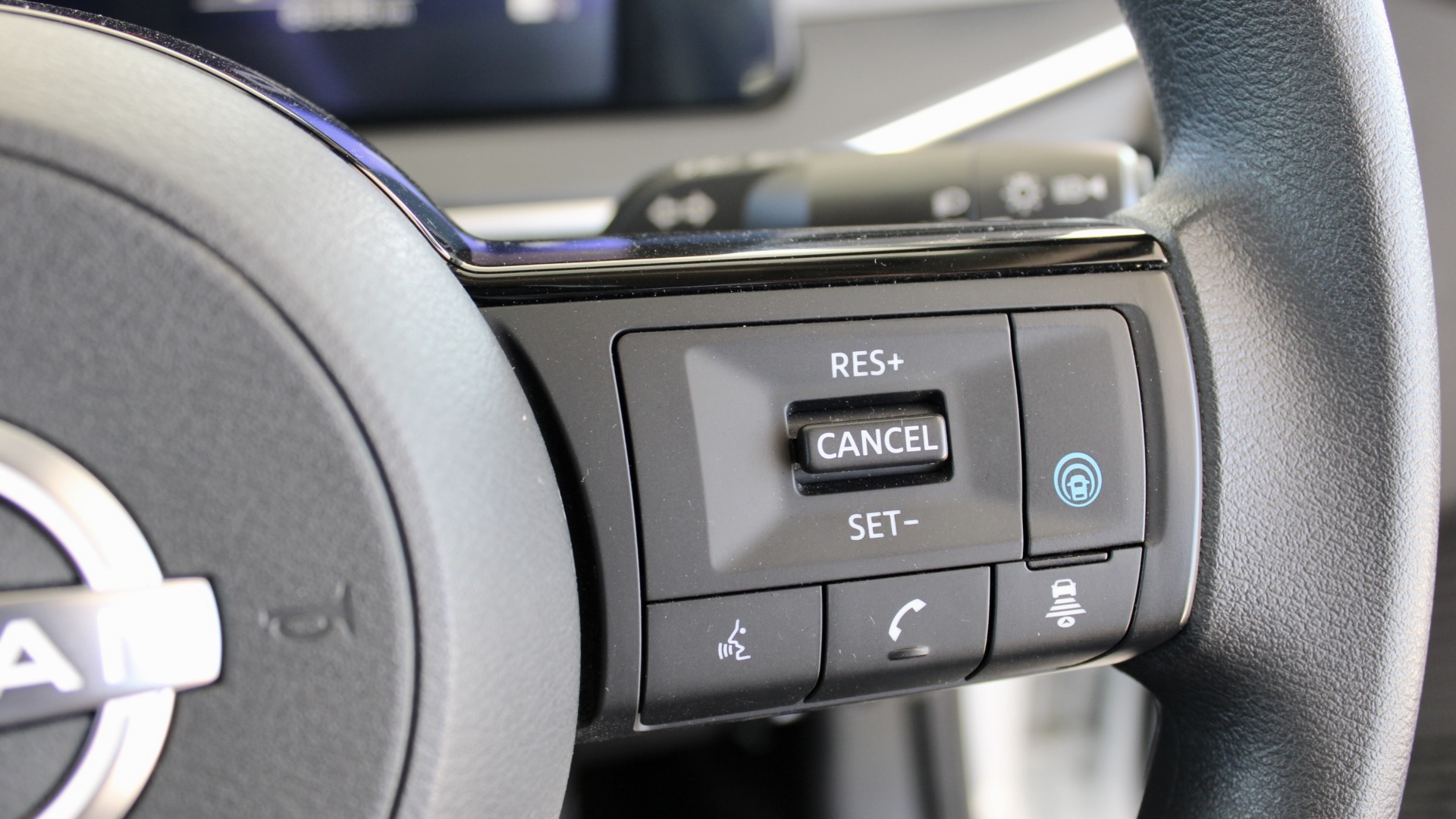 
								2025 Nissan Note e-POWER 1.2 Hybrid full									