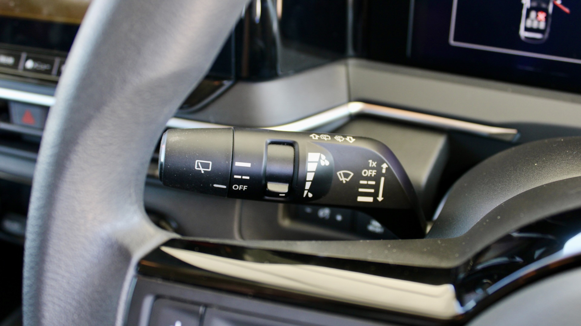 
								2025 Nissan Note e-POWER 1.2 Hybrid full									