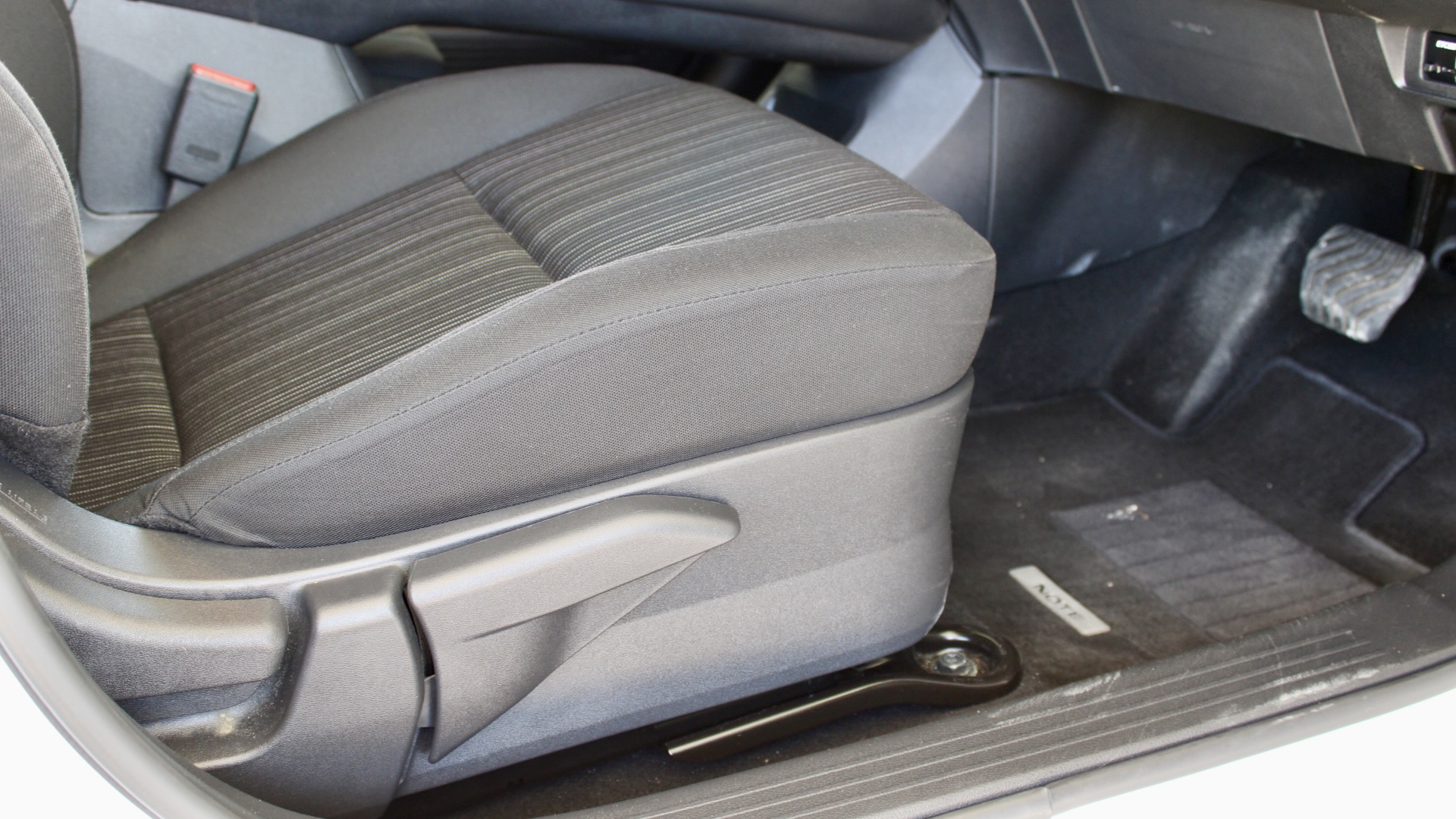 
								2025 Nissan Note e-POWER 1.2 Hybrid full									