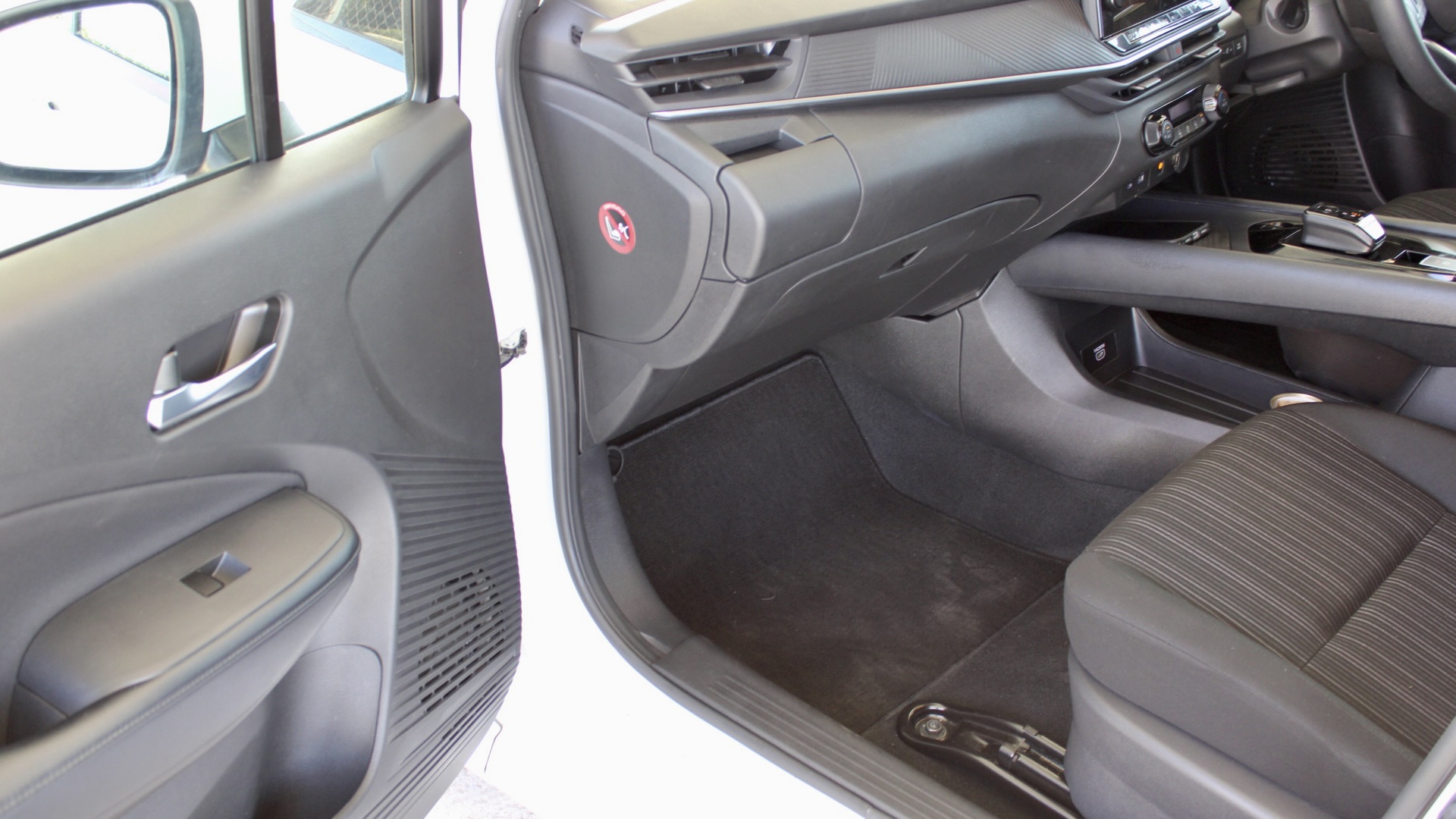 
								2025 Nissan Note e-POWER 1.2 Hybrid full									