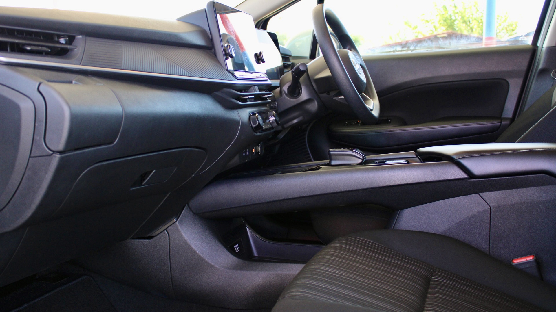 
								2025 Nissan Note e-POWER 1.2 Hybrid full									