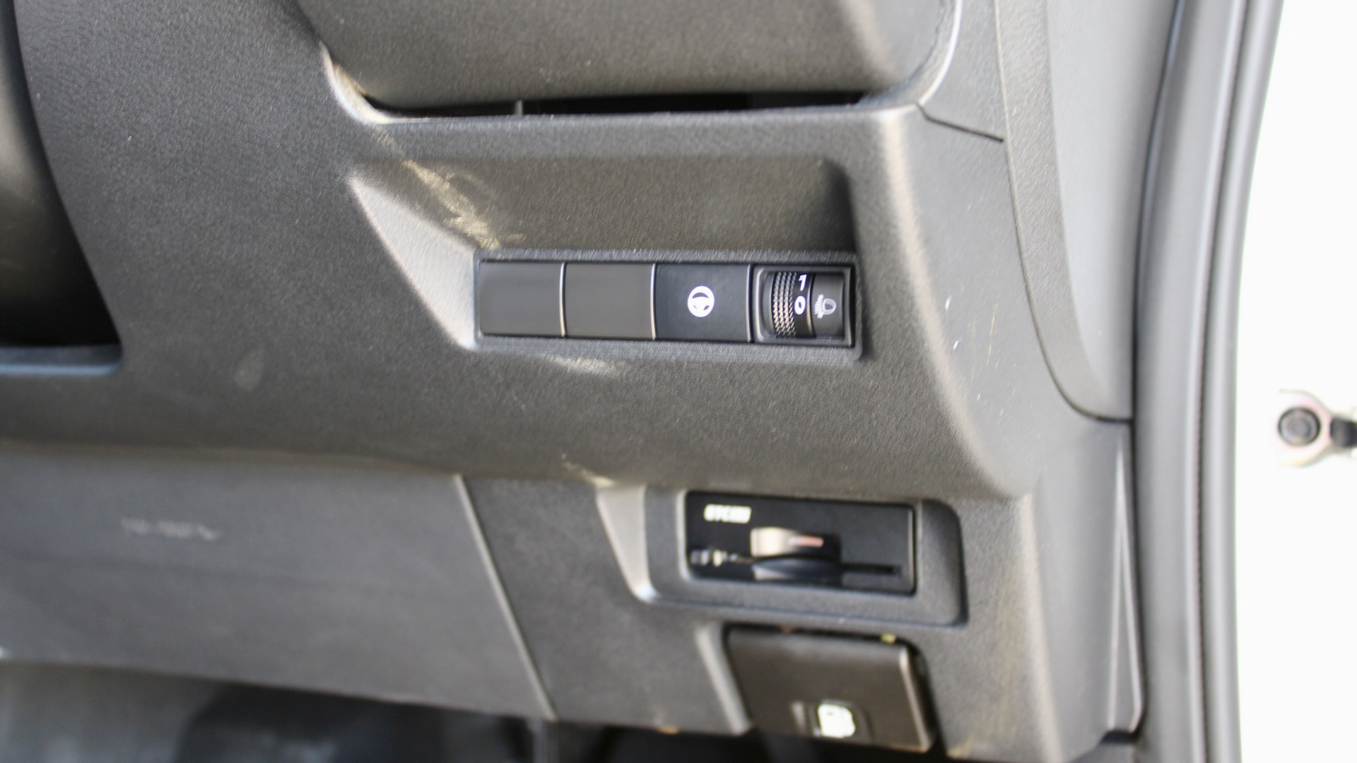 
								2025 Nissan Note e-POWER 1.2 Hybrid full									