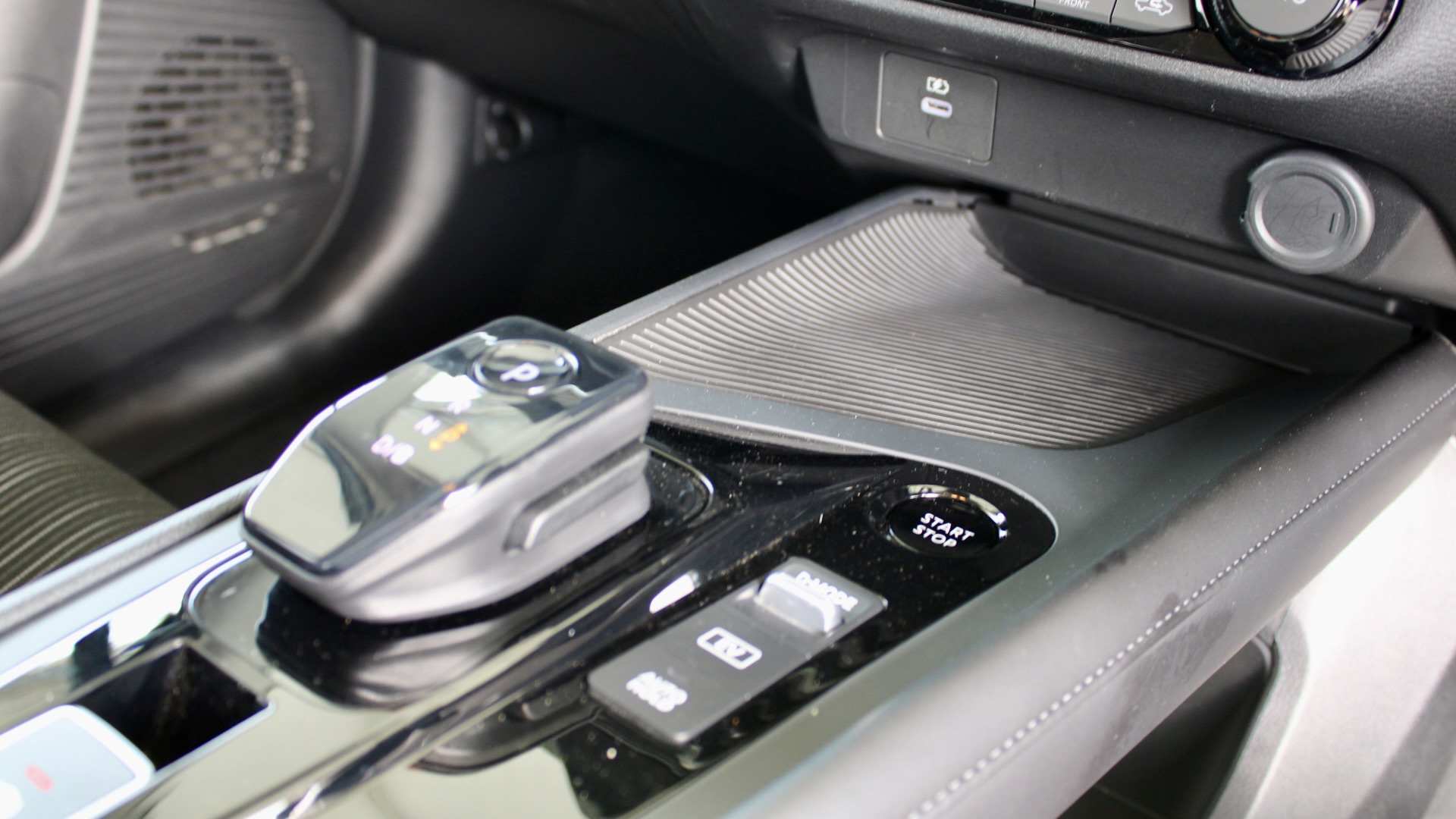 
								Nissan Note e-POWER full									