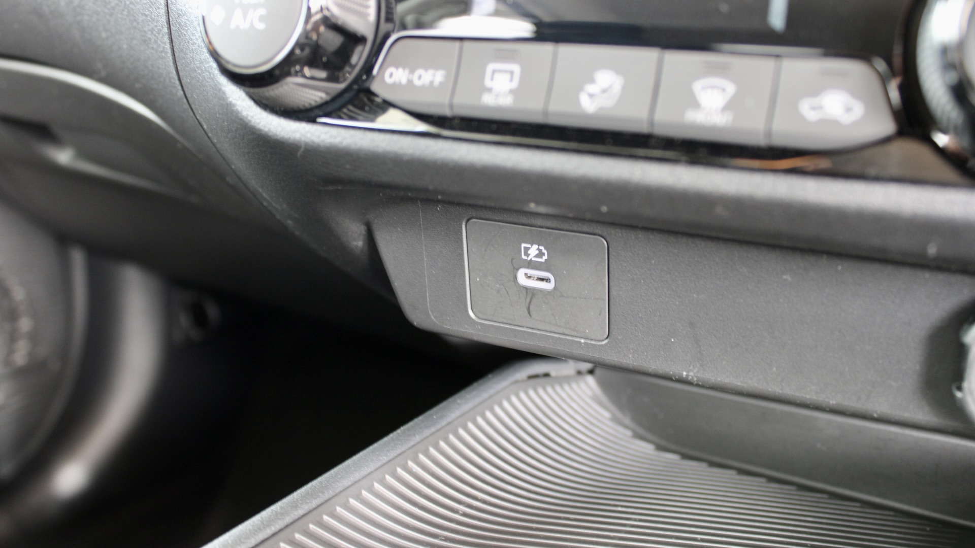 
								Nissan Note e-POWER full									