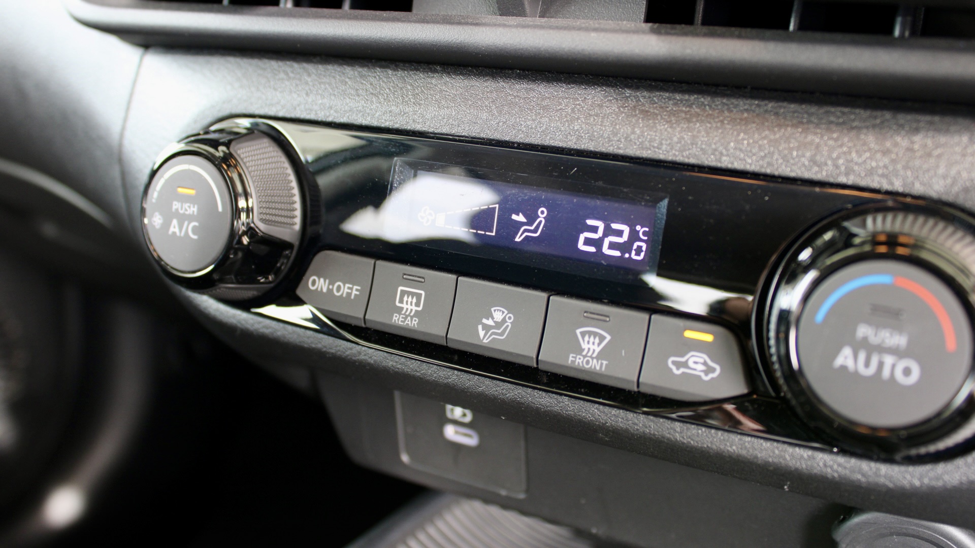 
								Nissan Note e-POWER full									