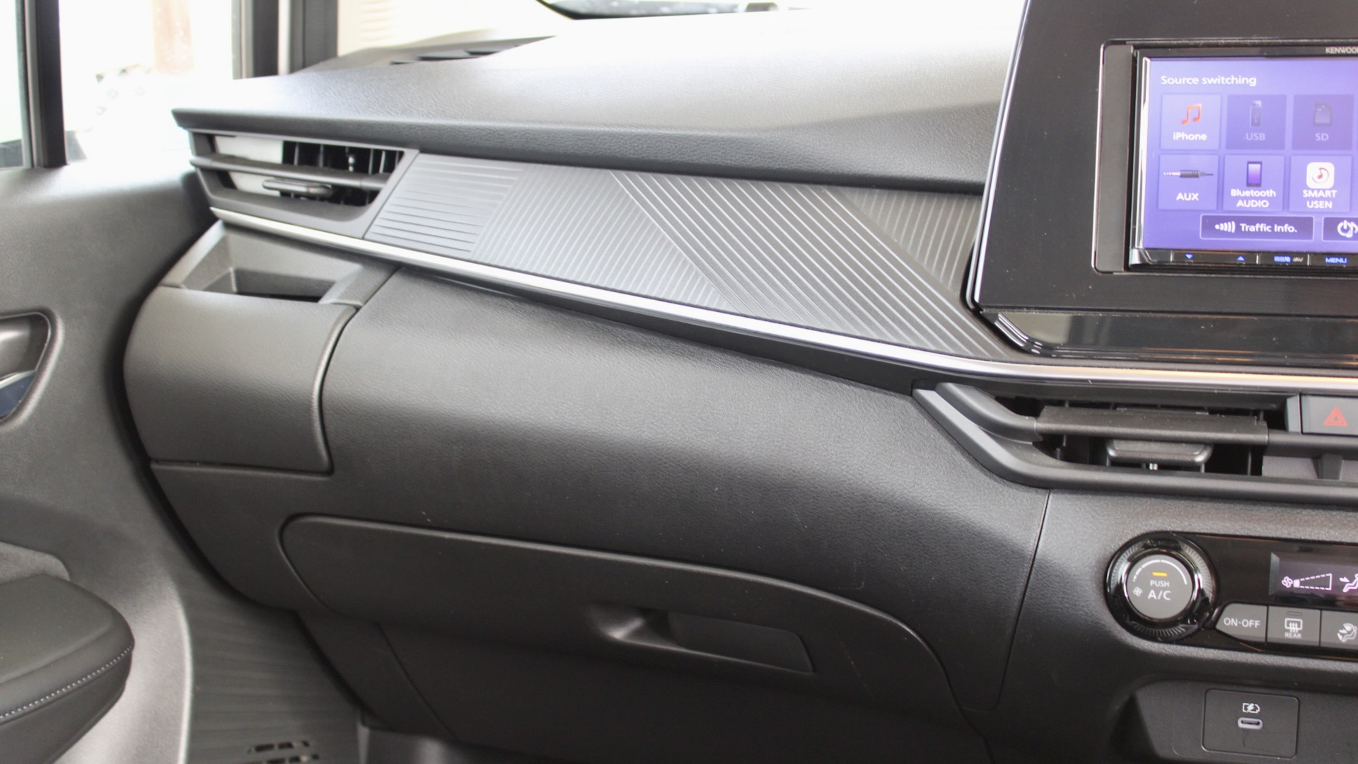 
								Nissan Note e-POWER full									