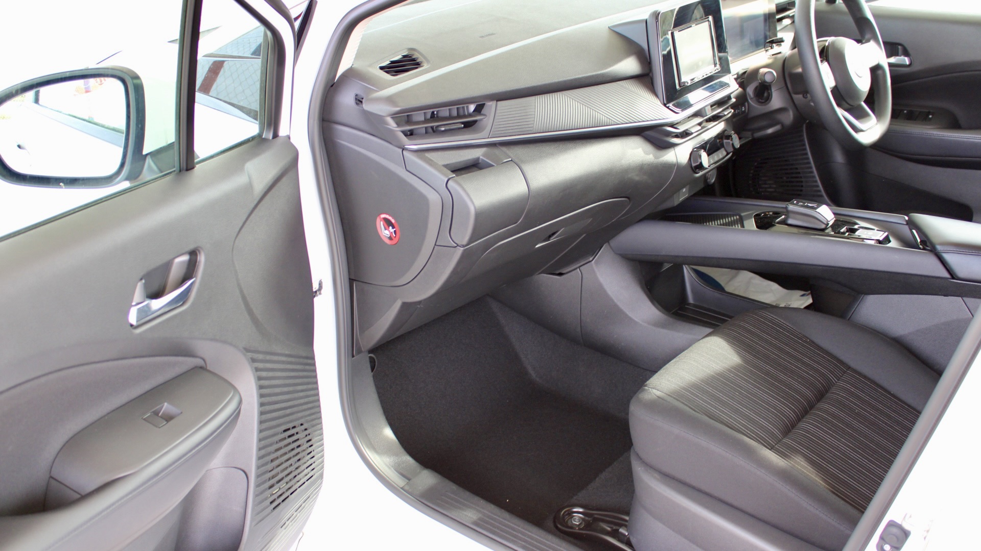 
								Nissan Note e-POWER full									