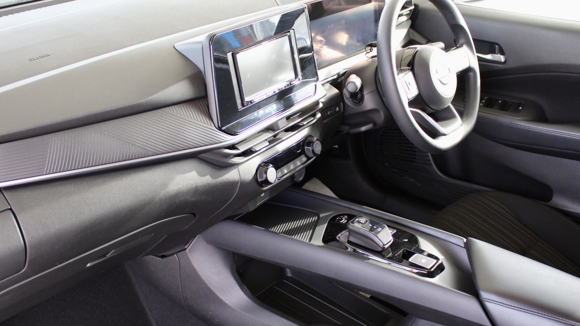 
								Nissan Note e-POWER full									