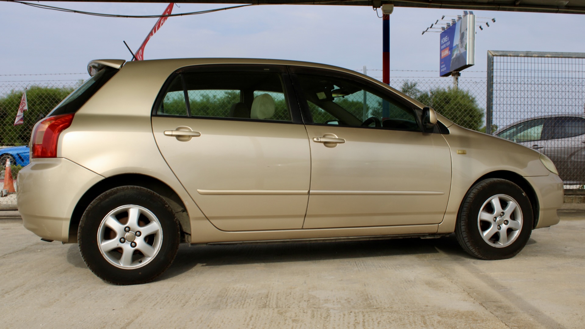 
								Toyota RunX Automatic 1.5 Petrol full									