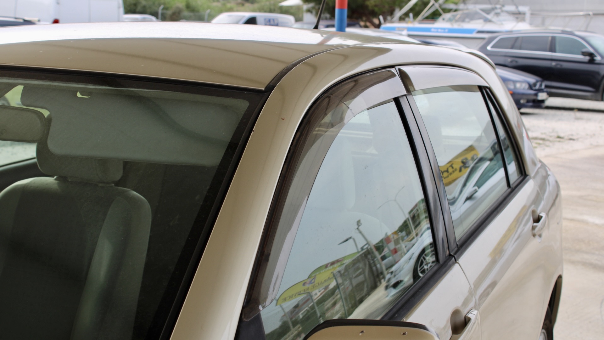 
								Toyota RunX Automatic 1.5 Petrol full									