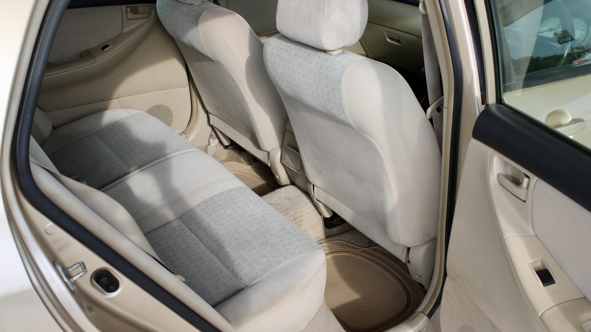 
								Toyota RunX Automatic 1.5 Petrol full									