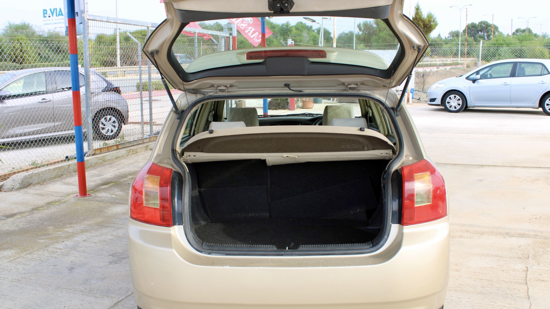 
								Toyota RunX Automatic 1.5 Petrol full									
