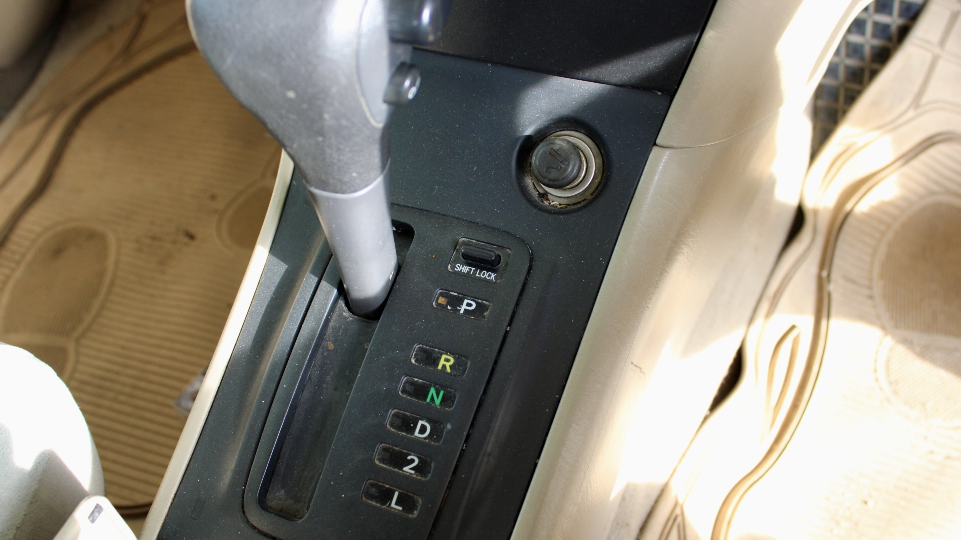 
								Toyota RunX Automatic 1.5 Petrol full									