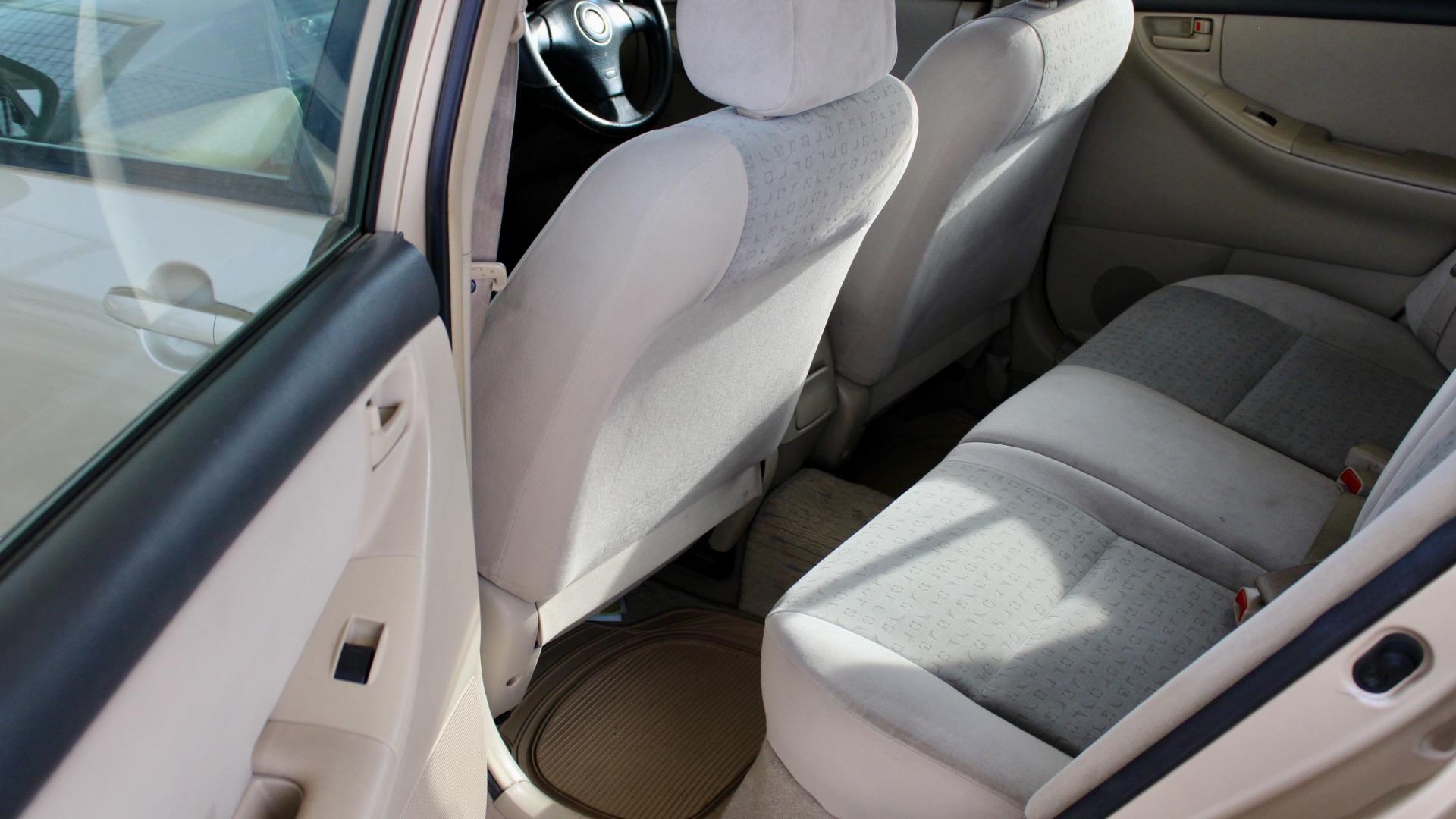 
								Toyota RunX Automatic 1.5 Petrol full									